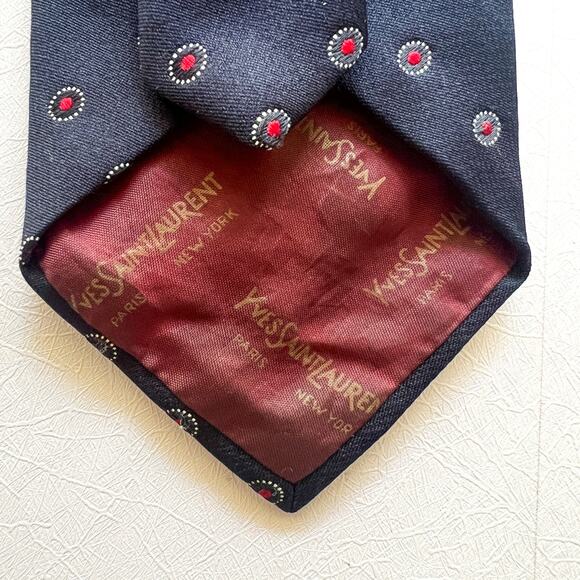 VTG Yves Saint Laurent Mens 100 Silk Tie Navy & Red Dots, Embroidered Logo EUC - Picture 4 of 10